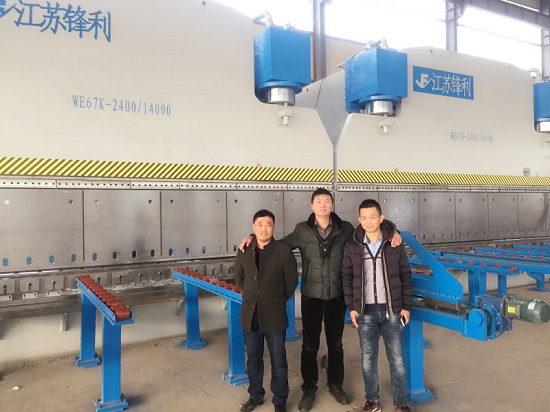 雙機(jī)聯(lián)動折彎機(jī)