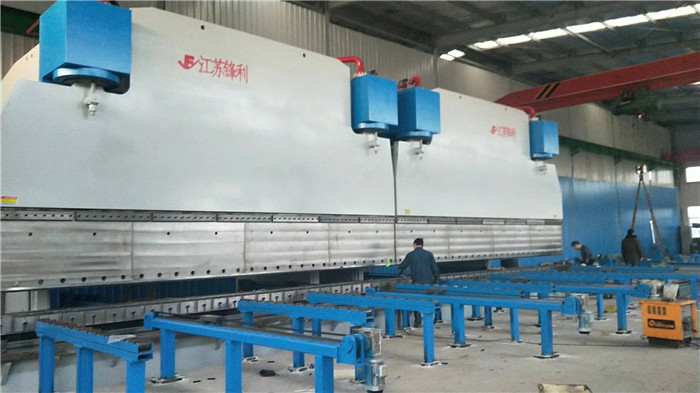 大型數(shù)控折彎機(jī)